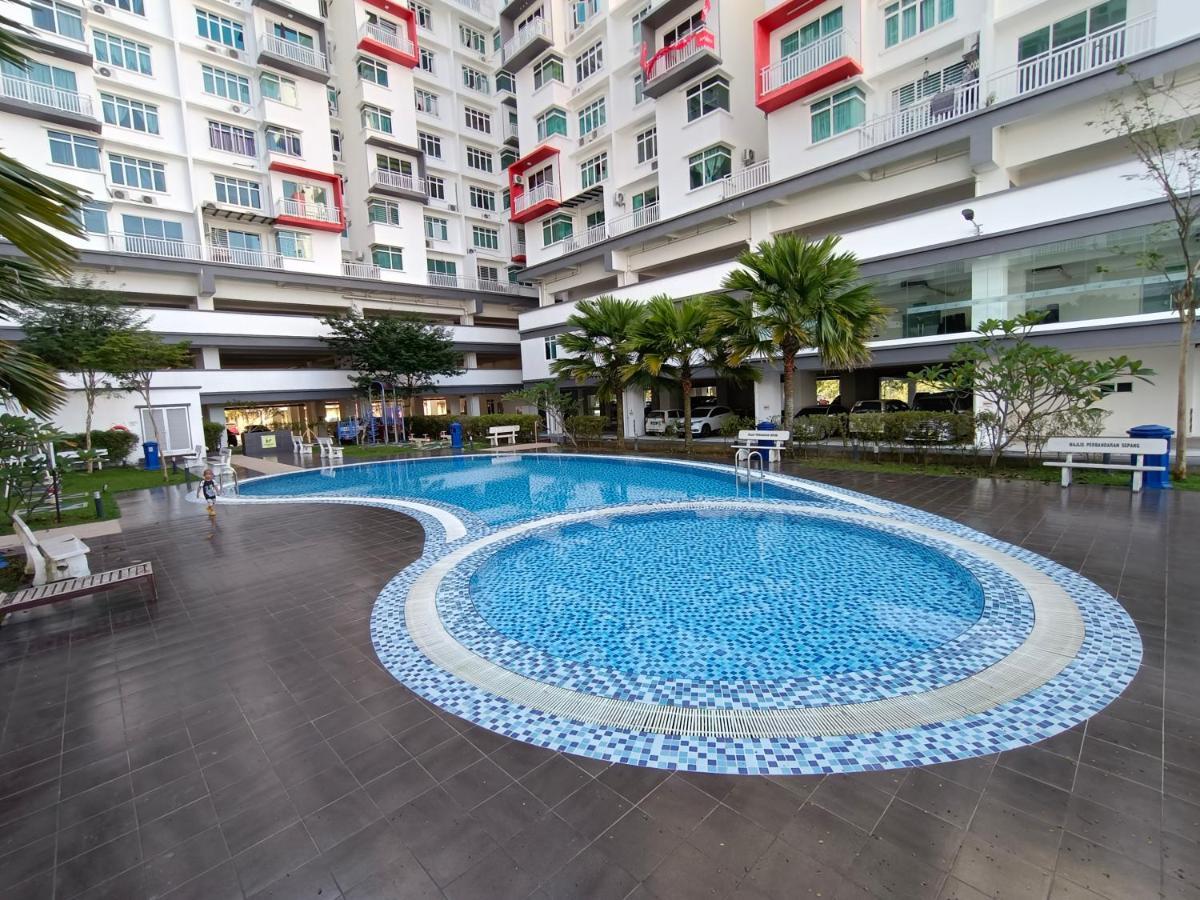 Klia Ehsan Residence Sepang Nilai Greenery 8 Pax Air-Con Exterior photo