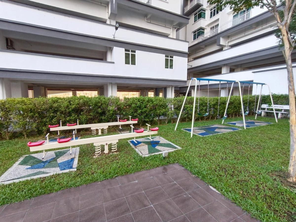 Klia Ehsan Residence Sepang Nilai Greenery 8 Pax Air-Con Exterior photo