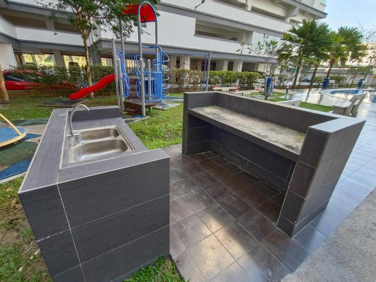 Klia Ehsan Residence Sepang Nilai Greenery 8 Pax Air-Con Exterior photo