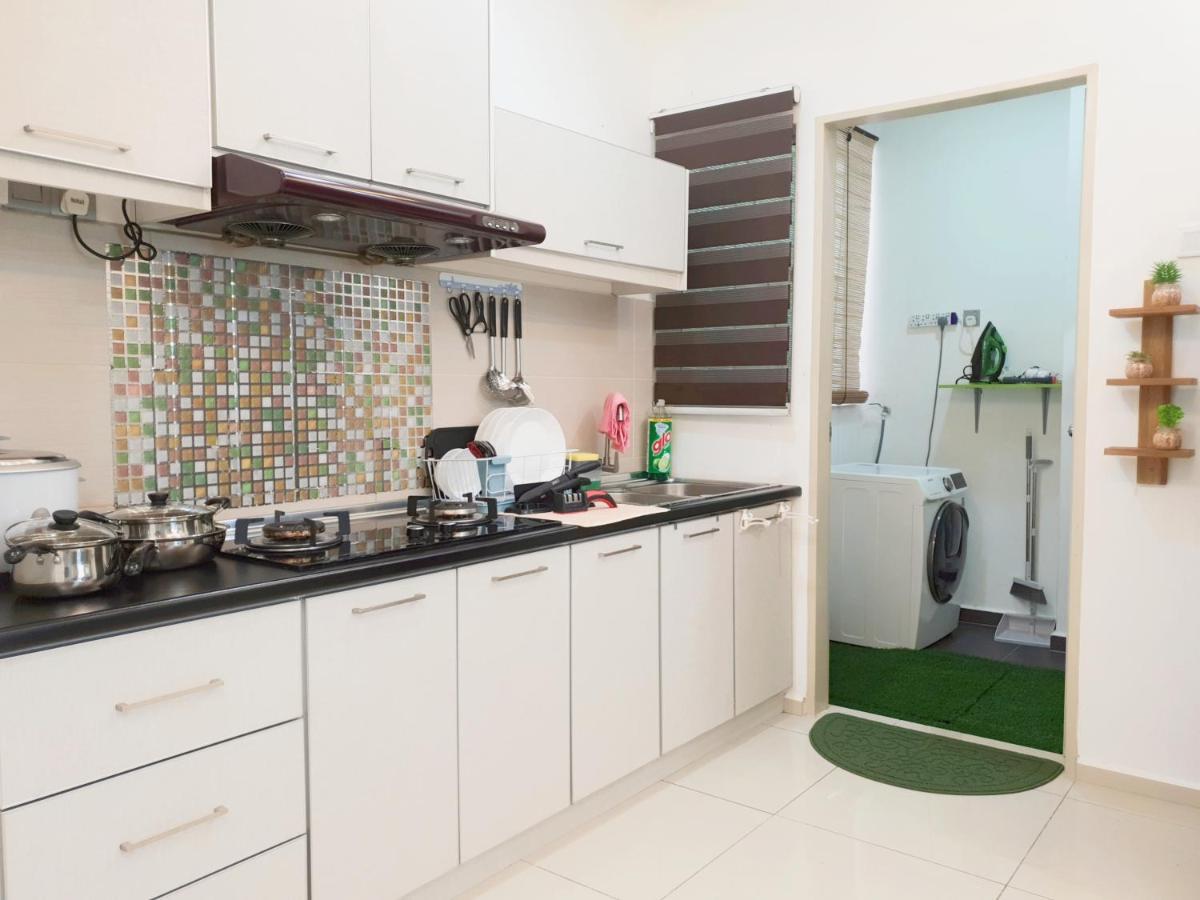 Klia Ehsan Residence Sepang Nilai Greenery 8 Pax Air-Con Exterior photo