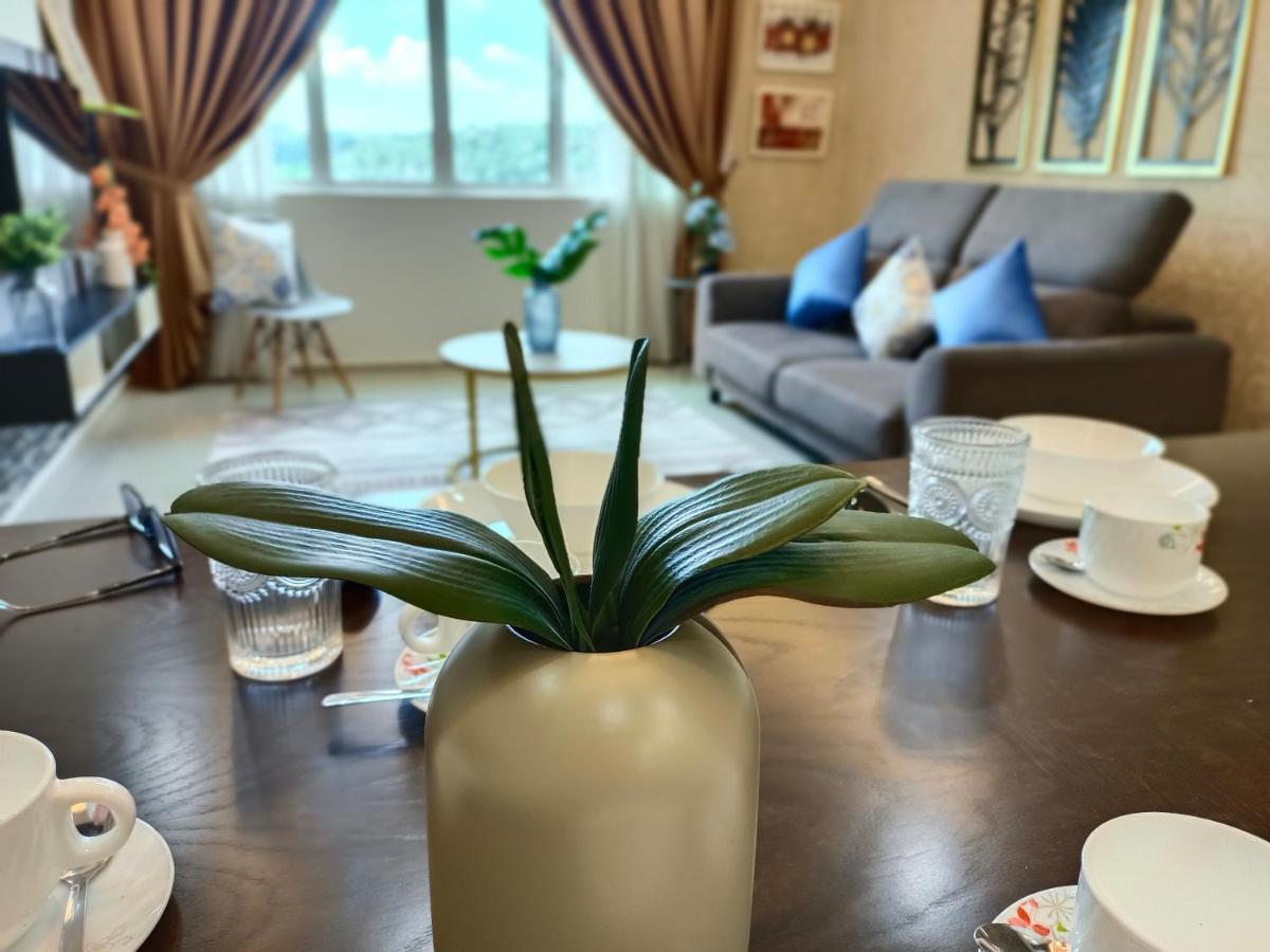 Klia Ehsan Residence Sepang Nilai Greenery 8 Pax Air-Con Exterior photo